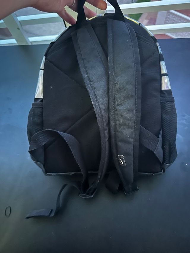 Mochila Nike negra pequeña