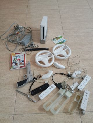 Wii blanca + 4 mandos + accesorios