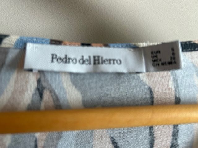 Camiseta entallada y cuello pico Pedro del Hierro
