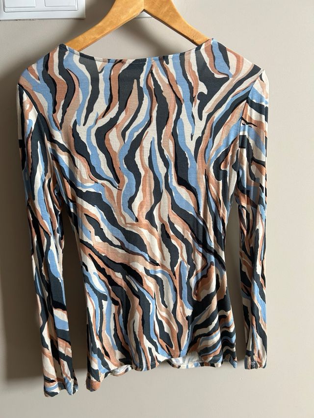 Camiseta entallada y cuello pico Pedro del Hierro