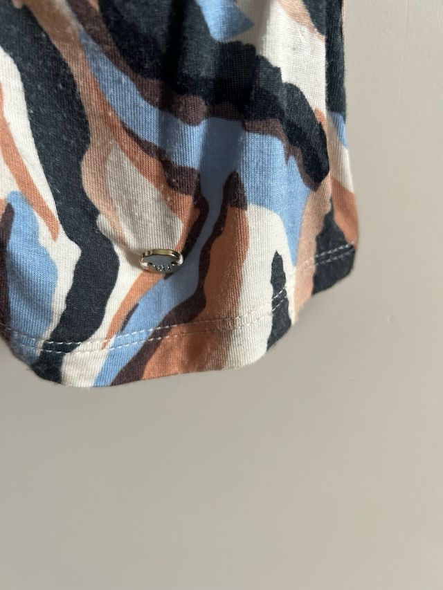 Camiseta entallada y cuello pico Pedro del Hierro