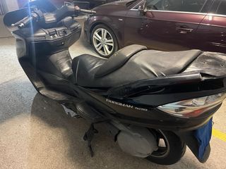 3 Suzuki Burgman 400