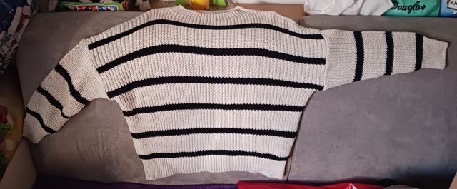 Maglione a righe bianco e nero