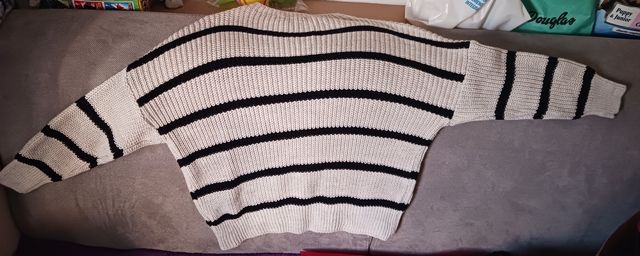 Maglione a righe bianco e nero