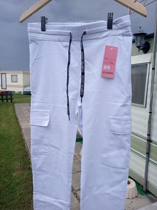 Pantalón sin estrenar x equivocación de talla.