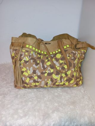 Bolso maxi , marca Ikks ( amplio )