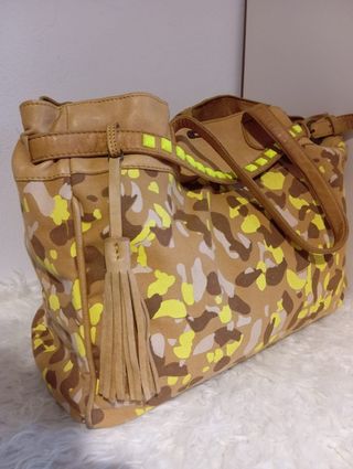 Bolso maxi , marca Ikks ( amplio )