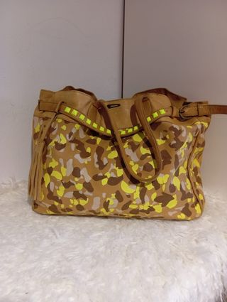 Bolso maxi , marca Ikks ( amplio )