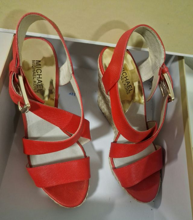 Cuñas rojas Michael Kors