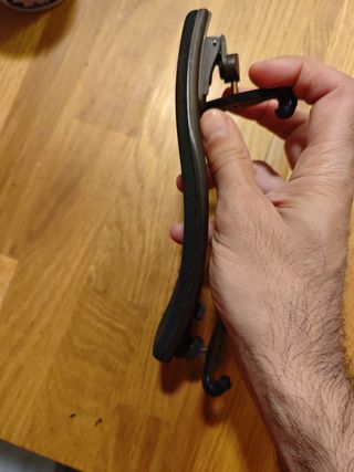 Kun apoyo de violín 4/4 con patillas abatibles