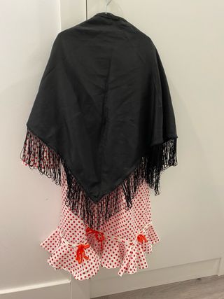 Traje chulapa niña rojo y blanco.
3 AÑOS.