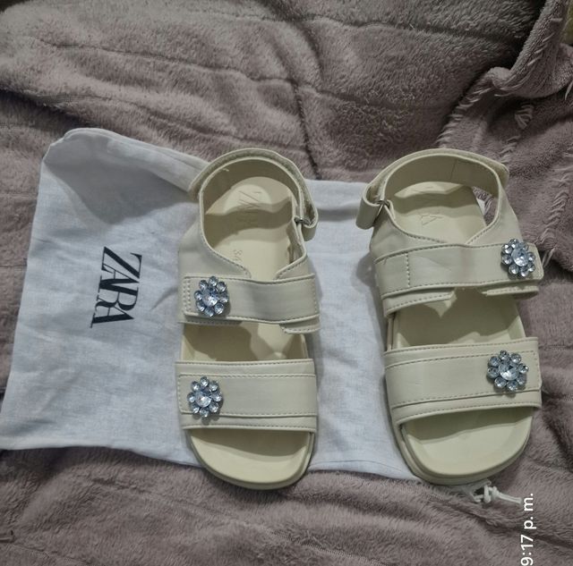 Sandalias Zara Niña con Pedreria