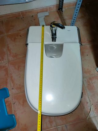 Bidet marca Roca incluye el grifo