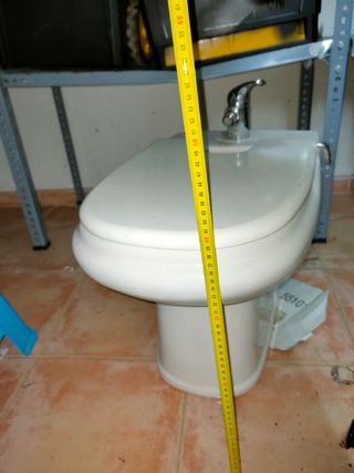 Bidet marca Roca incluye el grifo