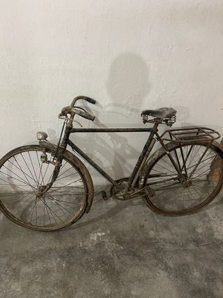 Bicicleta antigua para restaurar