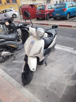 Moto Piaggio Beverly 125