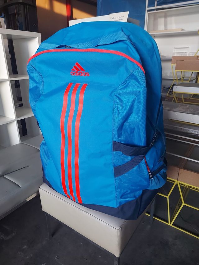 Mochila gigante adidas