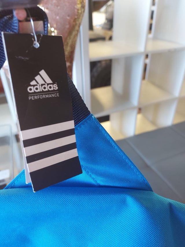 Mochila gigante adidas