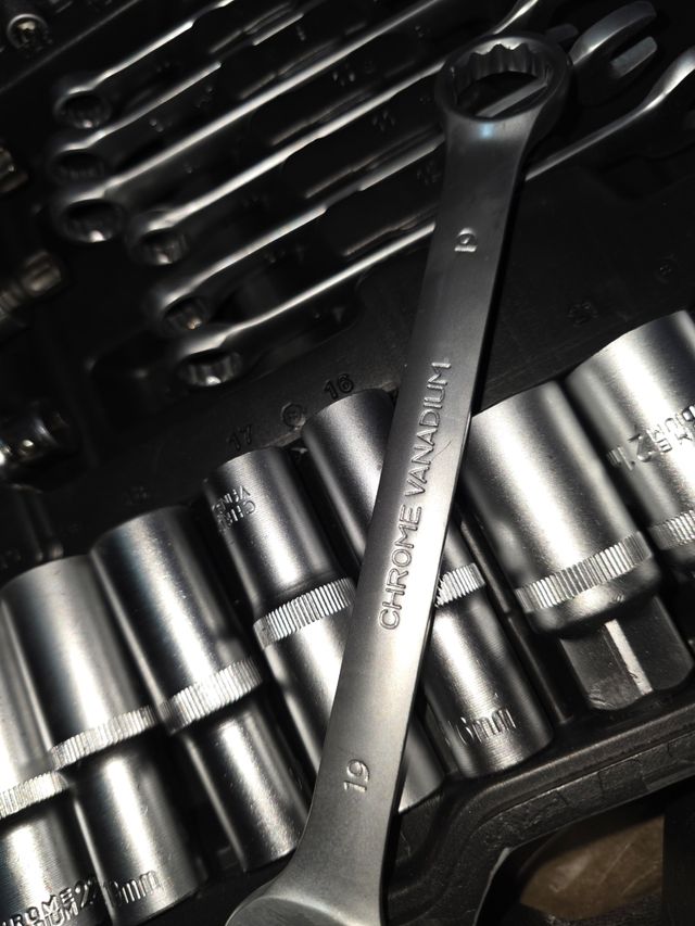 Set di attrezzi da 216 carati