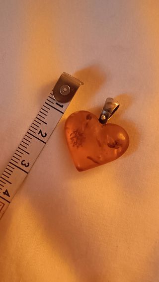 Colgante corazón ámbar