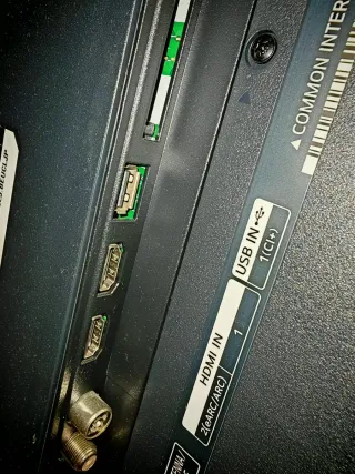 TV LG 55" - Pantalla dañada