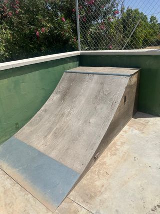 Rampa skate. Quarter pipe