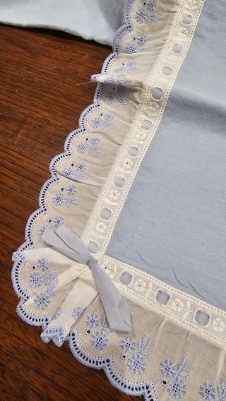 Lenzuola singole ricamate a mano