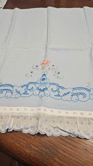 Lenzuola singole ricamate a mano