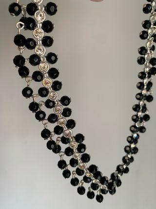 Gargantilla Avon circonitas negra