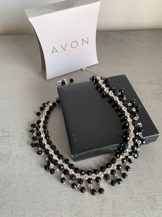 Gargantilla Avon circonitas negra