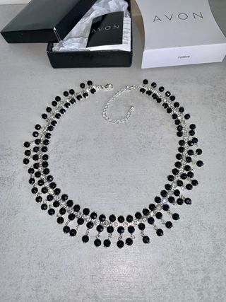 Gargantilla Avon circonitas negra