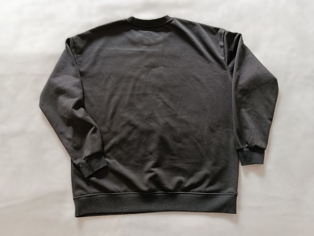 Sudadera negra. Talla L