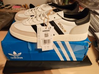 Adidas especial