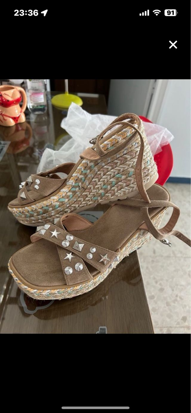 Sandalias cuña beige