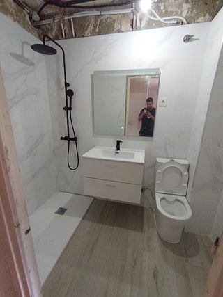 Paleta de reformas cocinas. baños fontanería......