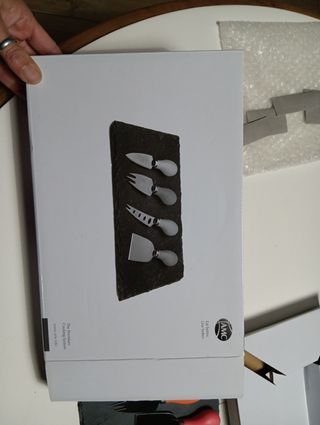 Set 4 coltelli formaggio più tagliere in pietra