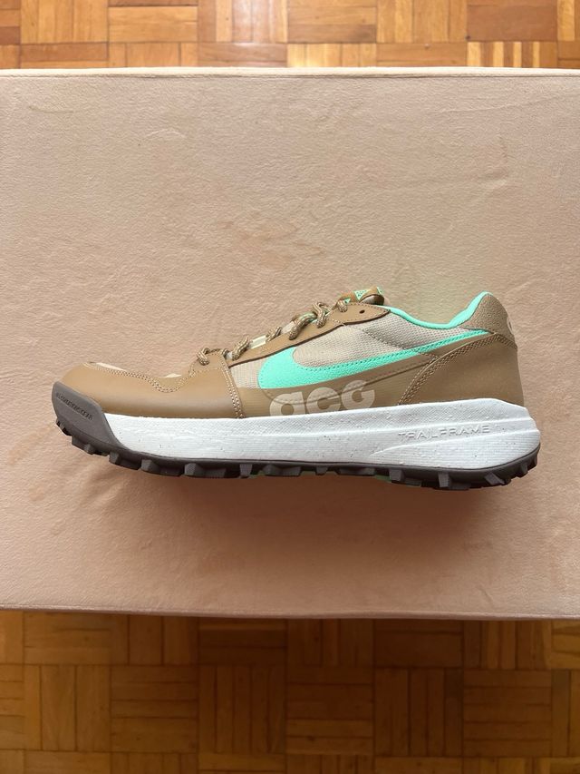 Zapatillas Nike ACG Lowcate Limestone Green Glow