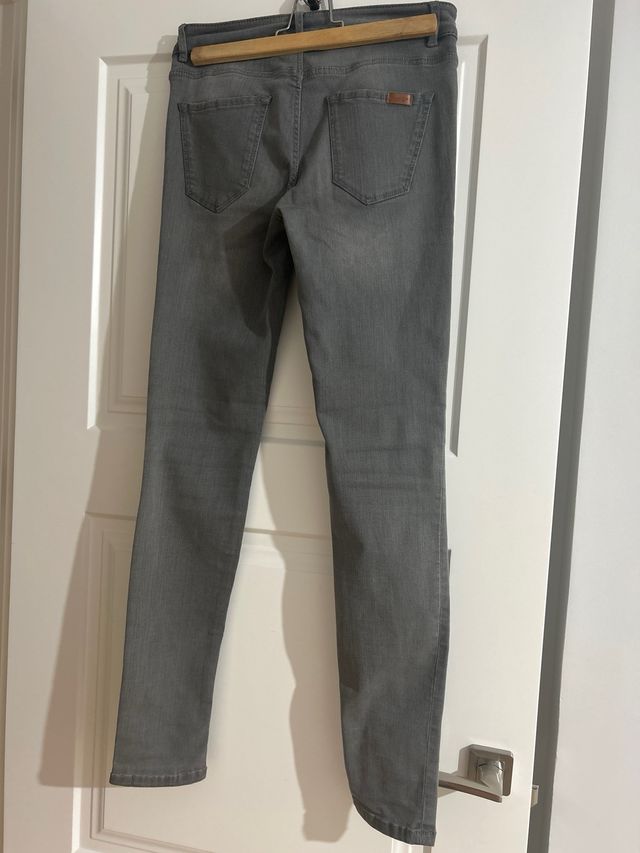 Jeans gris desgastados