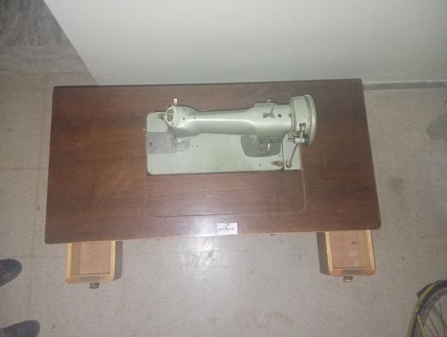 Macchina da cucire vintage marca Singer