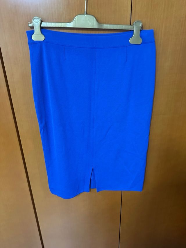 Conjunto chaqueta y falda Naulover.