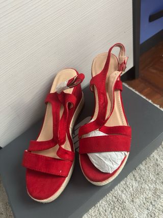 Sandalias rojas cuña talla 39