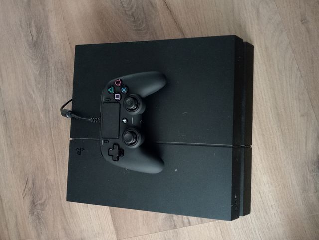 Play station 4  1 tr