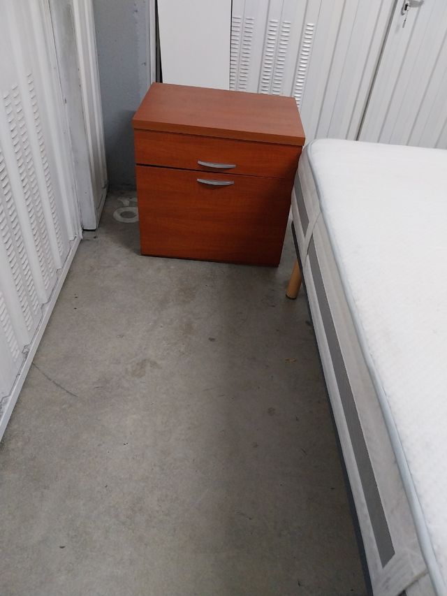 Se vende una cama de matrimonio en buen estado 