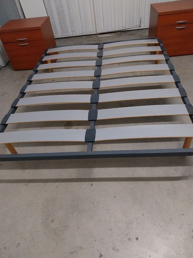 Se vende una cama de matrimonio en buen estado 