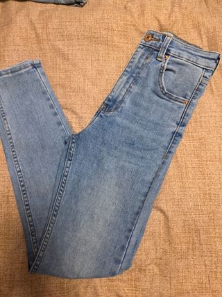 Vaquero Bershka 