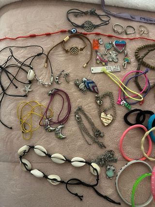 Pulseras variadas - Joyas misteriosas