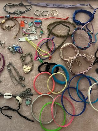 Pulseras variadas - Joyas misteriosas