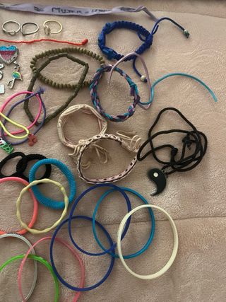 Pulseras variadas - Joyas misteriosas