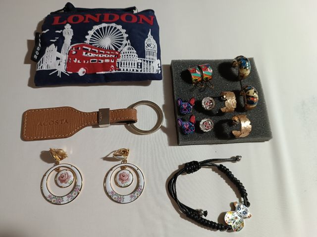 Pendientes. Llavero . monedero