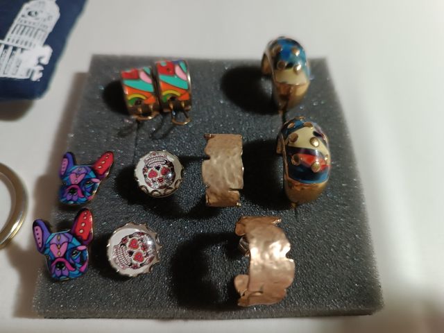 Pendientes. Llavero . monedero